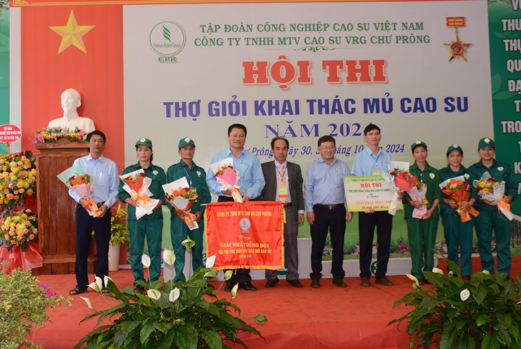 Sôi nổi Hội thi Bàn tay vàng Cao su Chư Prông